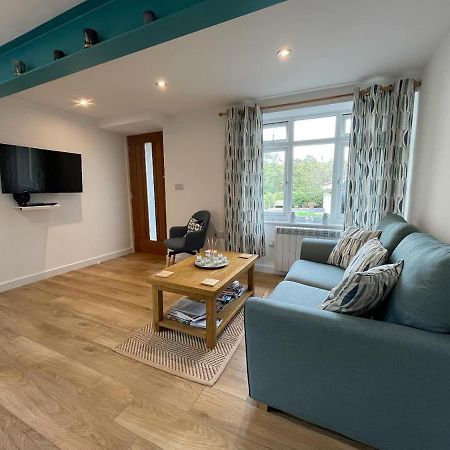Lovely Ground Floor Apartment In Quiet Village Exeter Exteriör bild