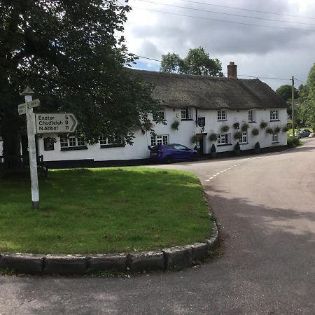 Lovely Ground Floor Apartment In Quiet Village Exeter Exteriör bild