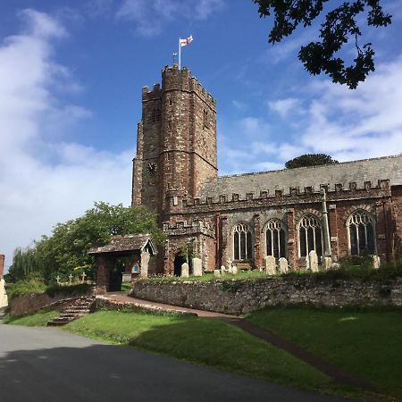 Lovely Ground Floor Apartment In Quiet Village Exeter Exteriör bild