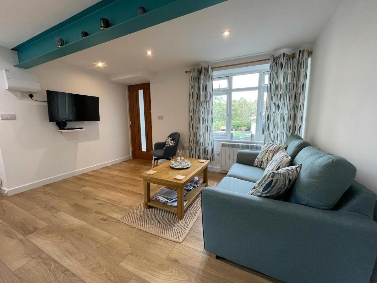 Lovely Ground Floor Apartment In Quiet Village Exeter Exteriör bild