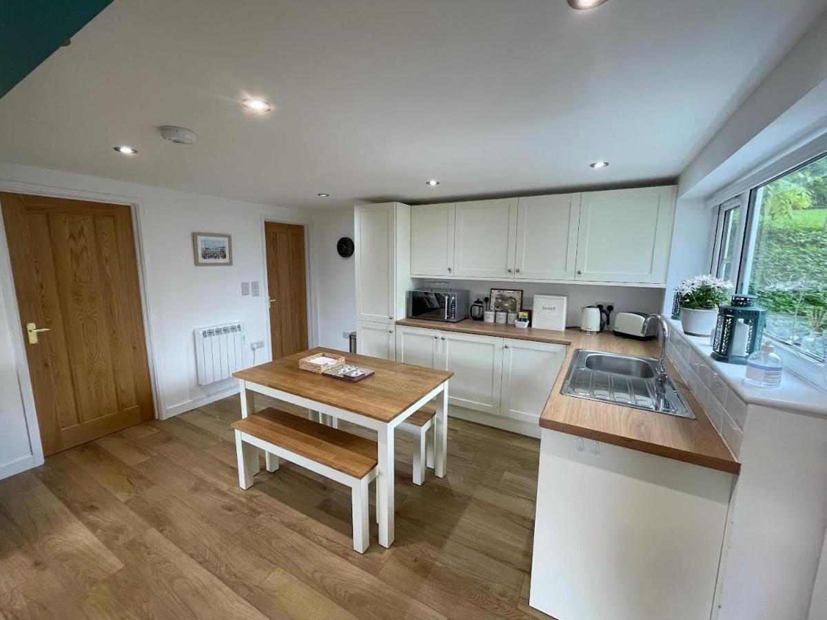 Lovely Ground Floor Apartment In Quiet Village Exeter Exteriör bild