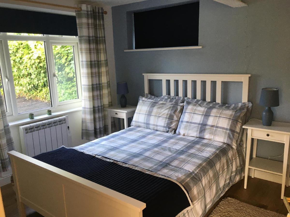 Lovely Ground Floor Apartment In Quiet Village Exeter Exteriör bild