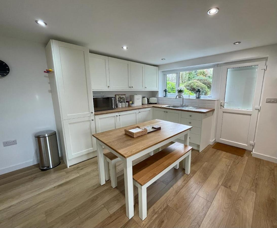 Lovely Ground Floor Apartment In Quiet Village Exeter Exteriör bild
