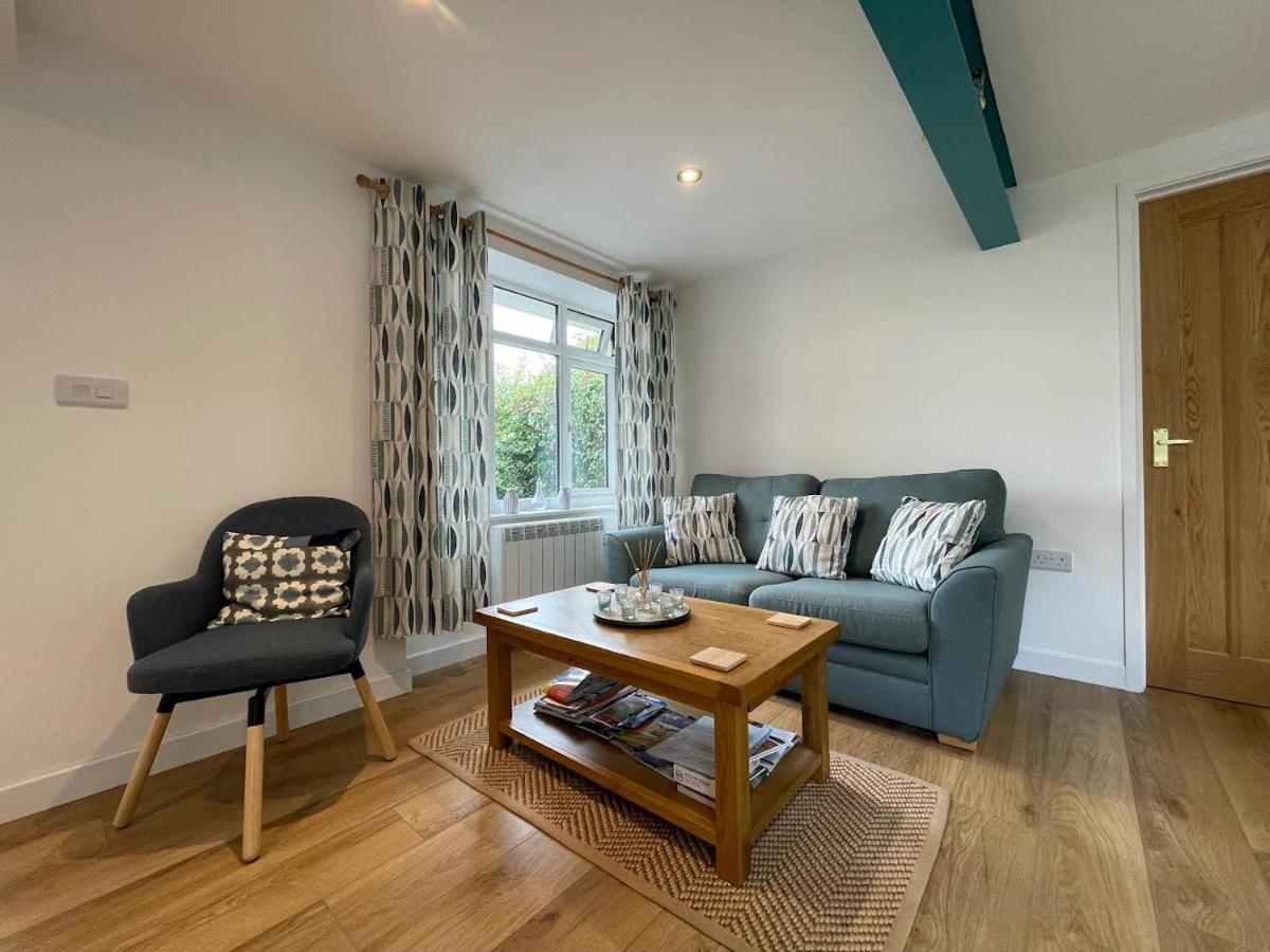 Lovely Ground Floor Apartment In Quiet Village Exeter Exteriör bild