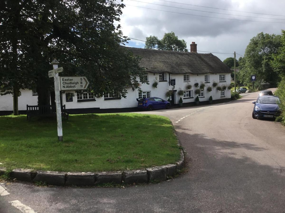 Lovely Ground Floor Apartment In Quiet Village Exeter Exteriör bild